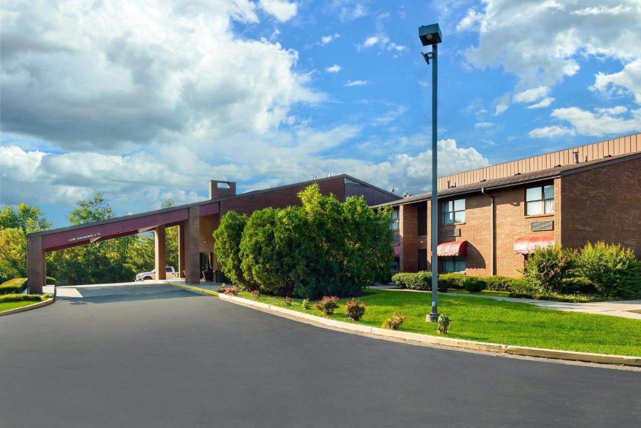 Red Roof Inn & Suites Lexington - Hamburg Exterior foto